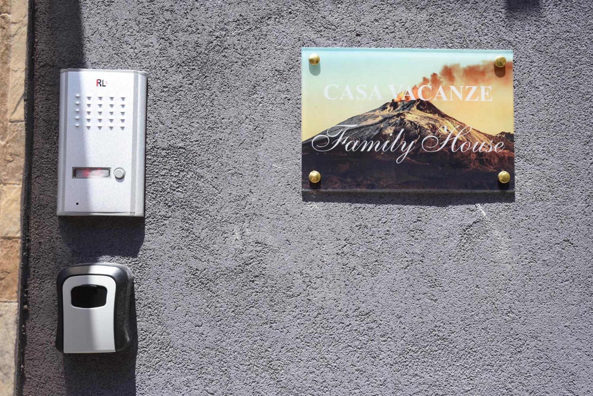 카타니아 Family House 아파트 외부 사진
